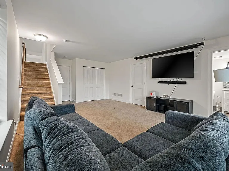 1340 Carrick Ct — Photo 7