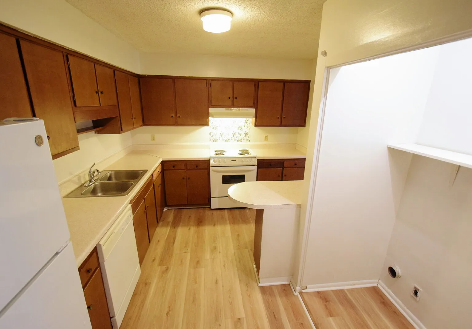 3 bed, 2.5 bath, 1452 sqft, $1,250 — Photo 2