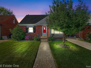 540 Champaign Rd, Lincoln Park, MI 48146