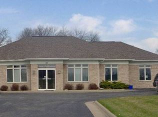 125 Robins Square Ct, Robins, IA 52328