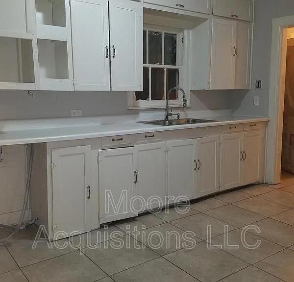 221 Leonard Dr — Photo 4