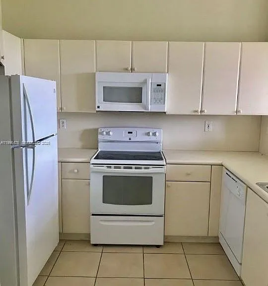 2731 SE 17th Ave #201 — Photo 6