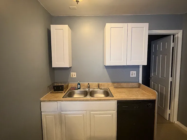 735 Main St #1 — Photo 3
