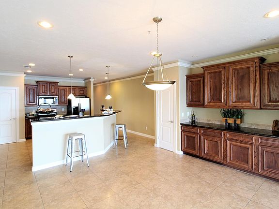 4th image of 7037 Kingston Cove Ln #218