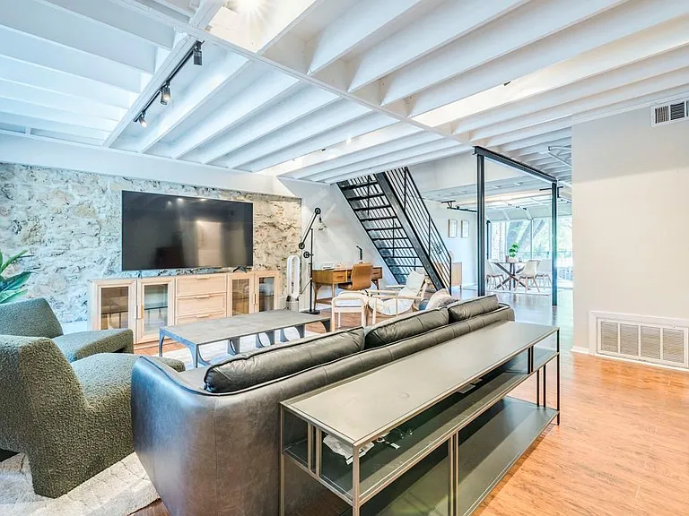 500 E Riverside Dr #206 — Photo 3