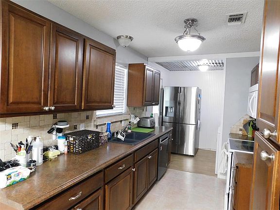 3rd image of 156 W Umphress St