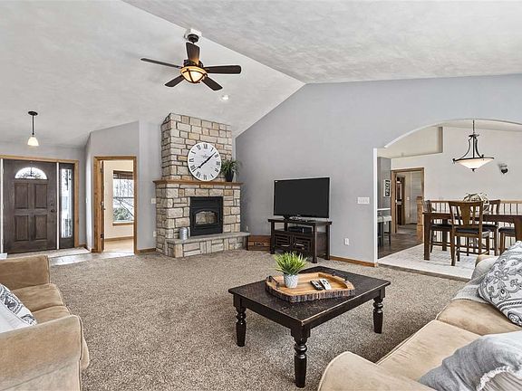 5th image of W7143 Glen Valley Dr