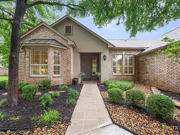 2nd image of 101 Yaupon Ln