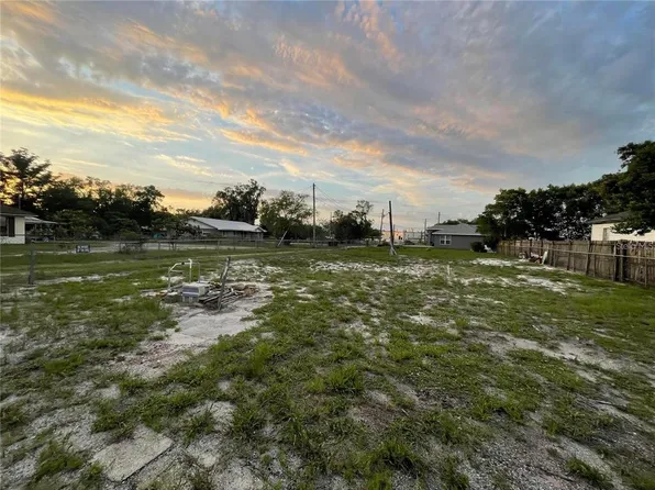 4604 Airport Rd, Plant City, FL 33563