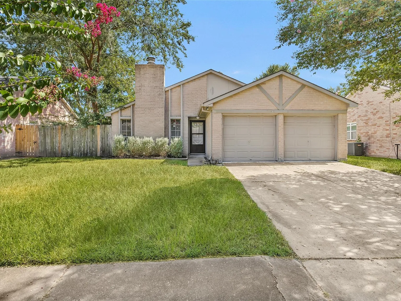 3 bed, 2.0 bath, 1275 sqft, $1,800 — Photo 2