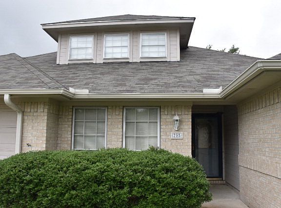 3rd image of 205 Ashland Crk
