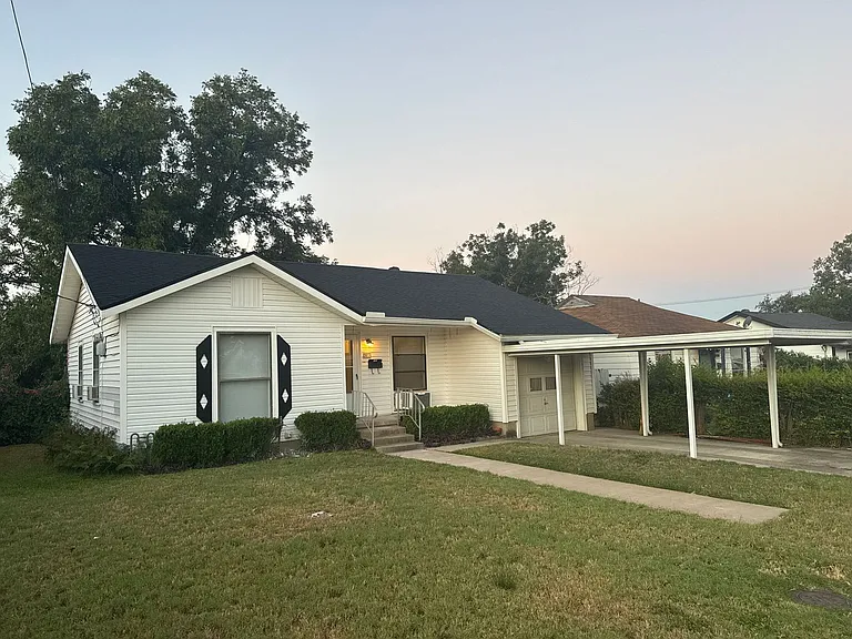 2811 W Avenue H — Photo 3