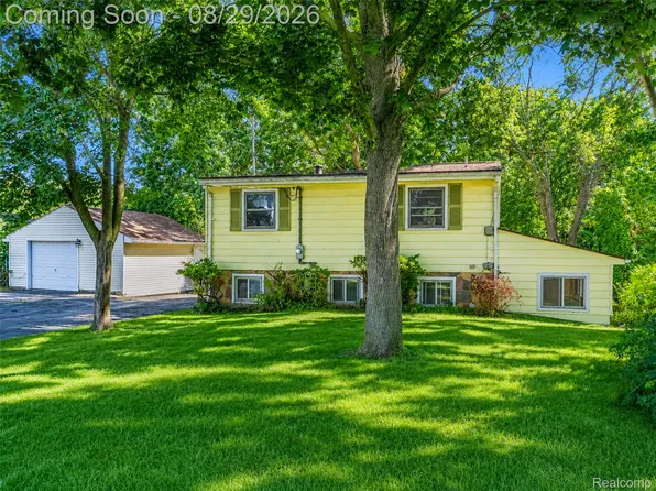 3216 Warren Dr, Waterford, MI 48329