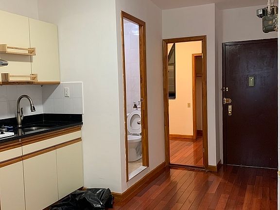 2nd image of 41 Essex St APT 6
