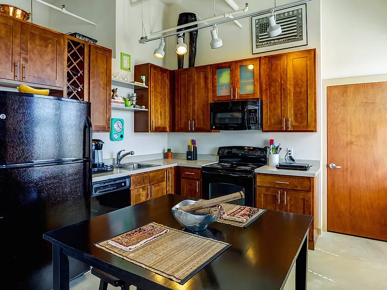 Metropolitan Artist Lofts — Photo 19