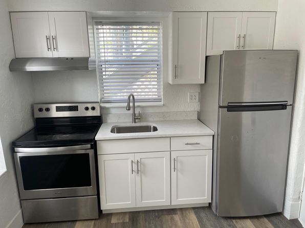 615 Woodlawn Blvd #8