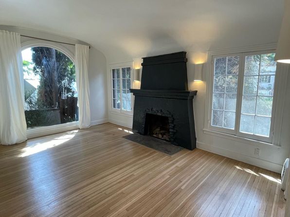 2076 Paramount Dr