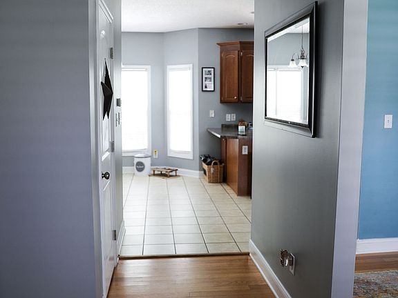 4th image of 905 Stonewyck Dr