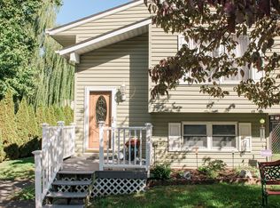 1084 Locust Dr, Pasadena, MD 21122