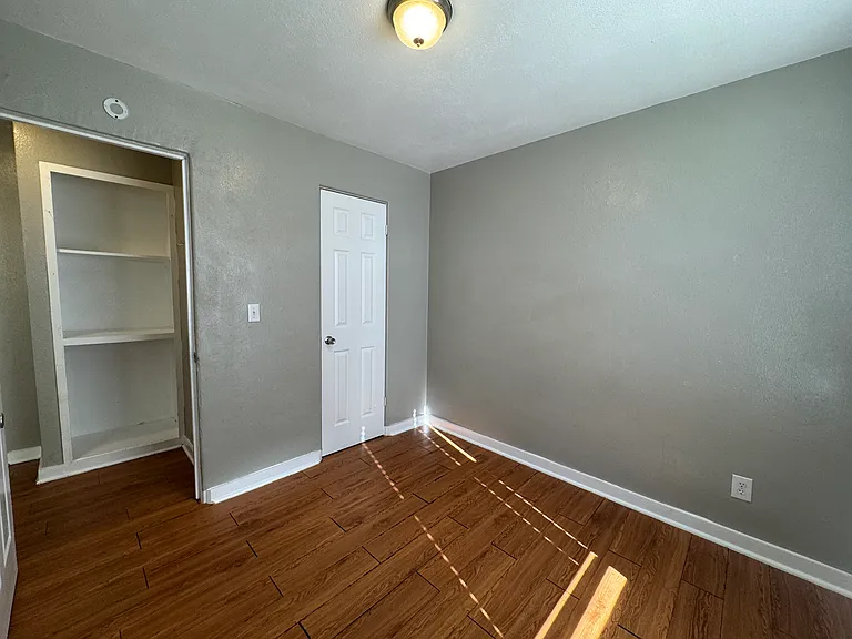 2038 NW 25th St #9 — Photo 17