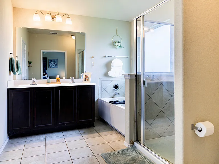 5513 Tama Dr — Photo 2