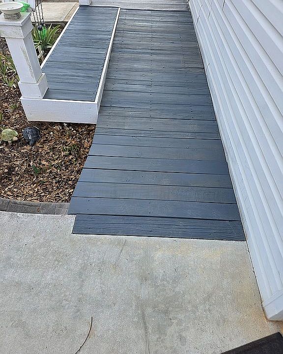 Handicap ramp, rise of 8 in 