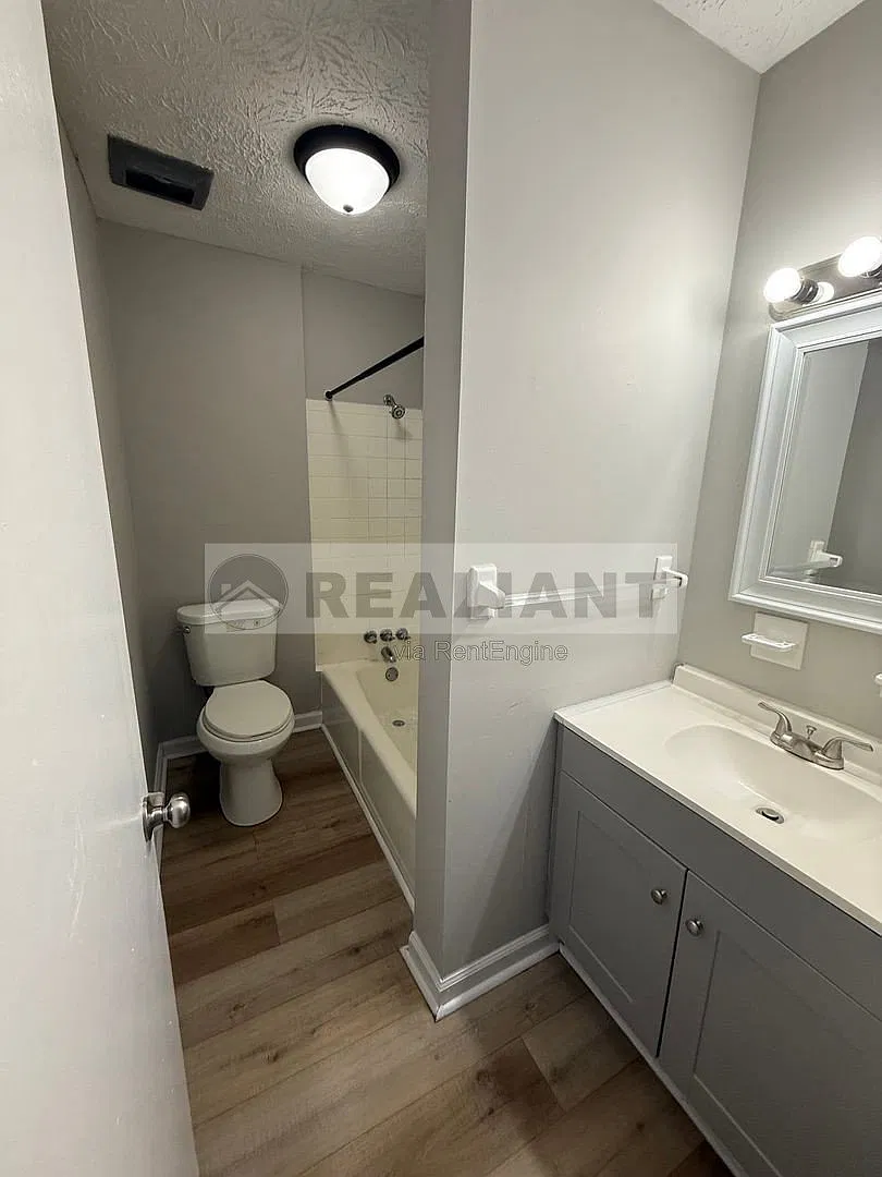 2 bed, 1.0 bath, 900 sqft, $950 — Photo 3