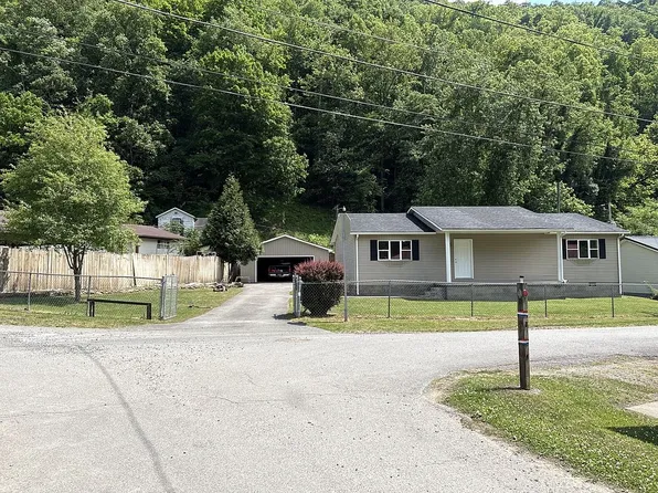 48 Beech Nut Holw N, Matewan, WV 25678
