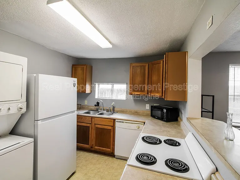 610 Ball St #1 — Photo 3