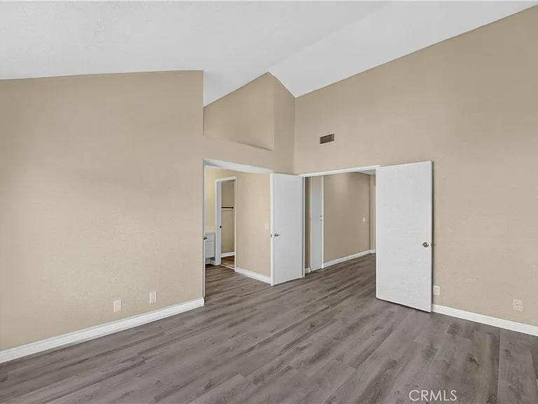 659 N Lark Ellen Ave — Photo 23
