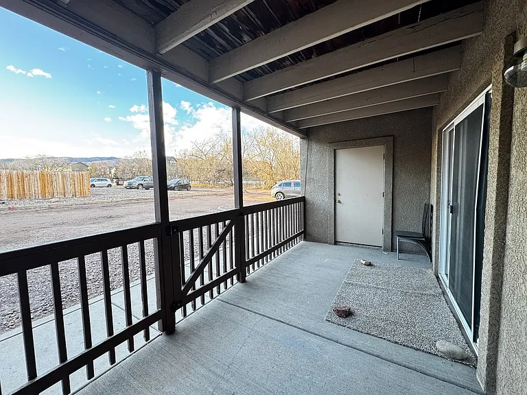 1318 Holland Park Blvd — Photo 10
