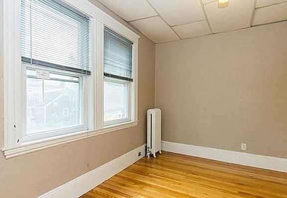 4th image of 34 Titcomb St APT 3