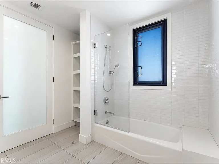 210 N Monterey St — Photo 5
