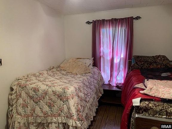 5th image of 451 Oakdale St