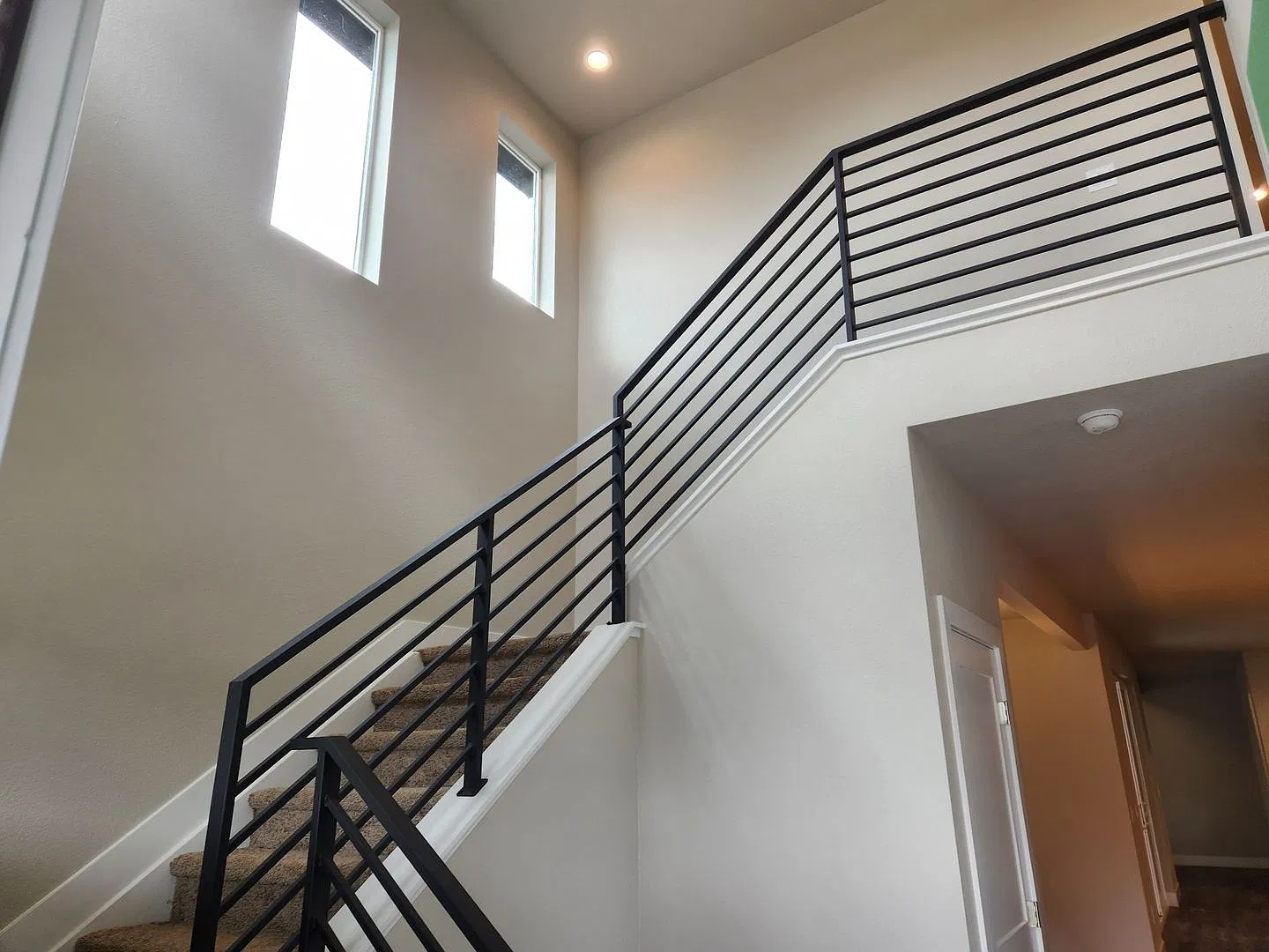 Newer three bed single family home in Painted Prairie. — Photo 3