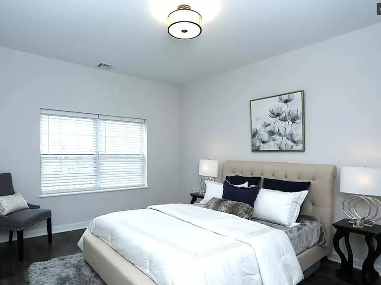 Green Oaks Apartments — Photo 6