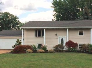 1030 Chalet Dr, Sandusky, OH 44870