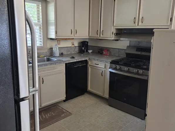 919 SE Greenville Blvd, Greenville, NC 27858