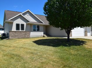 230 Meadow Breeze Ln, Center Point, IA 52213