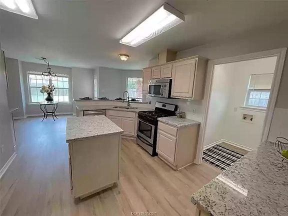 5th image of 1317 Portsmouth Ct