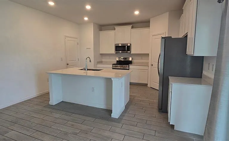 3980 NE 34th Ave — Photo 5