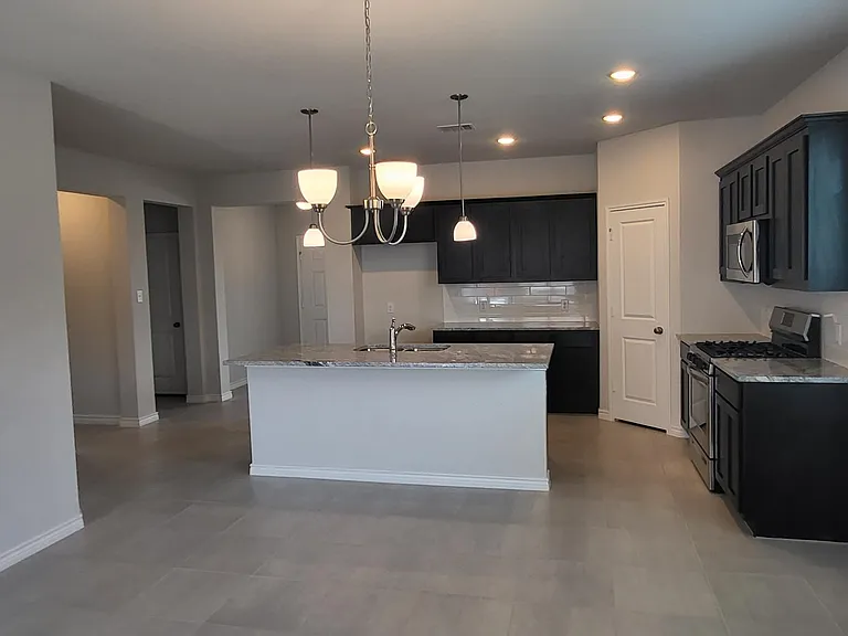 2816 Desert Lily Ln — Photo 6