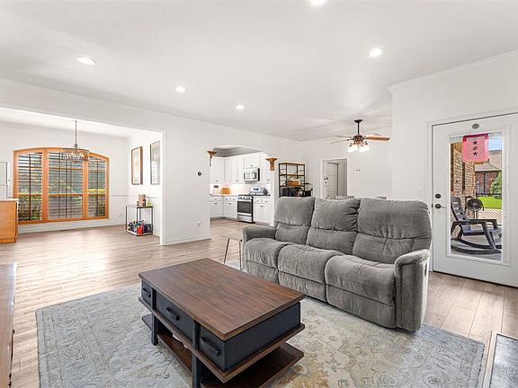 5th image of 1305 N Polly Way