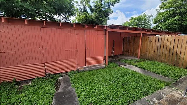 2019 Louisa St — Photo 15