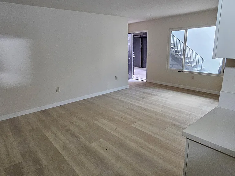 9001 Orion Ave #3 — Photo 2