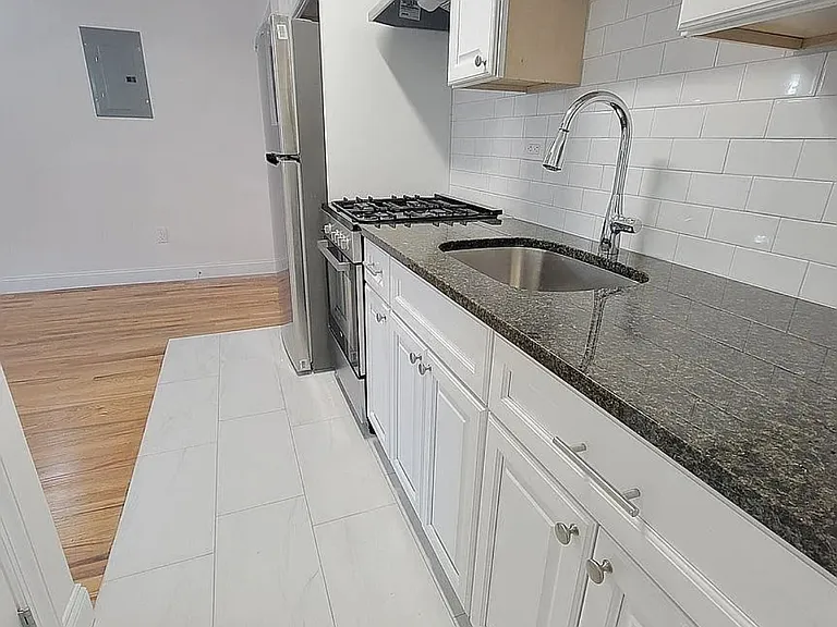14351 Roosevelt Ave #12E — Photo 4