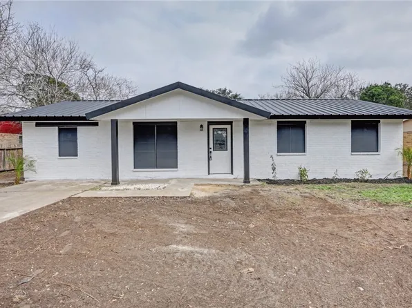 302 Palm Tree Dr, Mathis, TX 78368