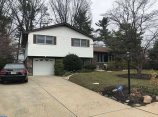 9234 Burbank Rd, Philadelphia, PA 19115