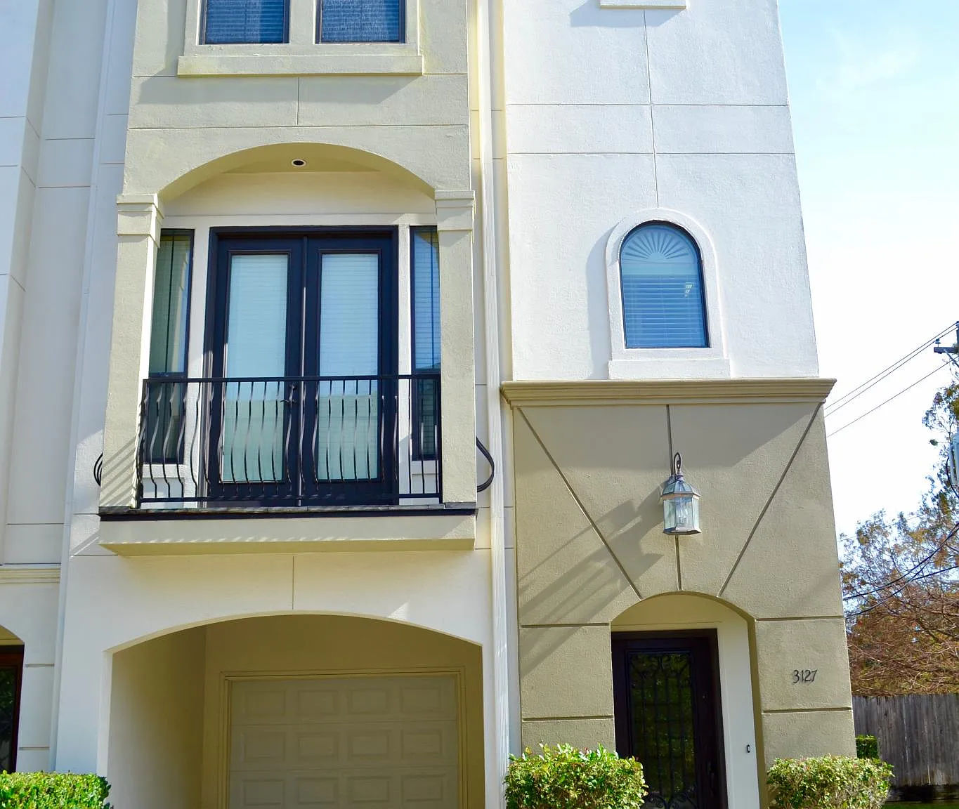 2 bed, 2.5 bath, 1594 sqft, $2,200 — Photo 1