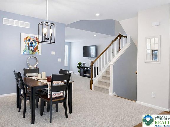 3rd image of 560 Gray Feather Way